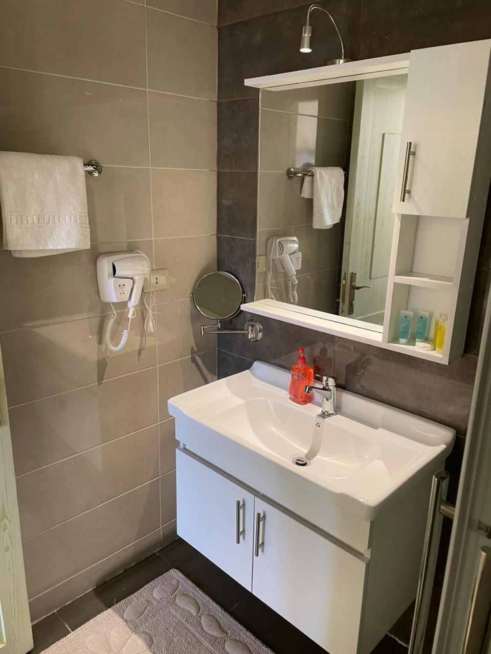 Classy Hostel Madaba Esterno foto