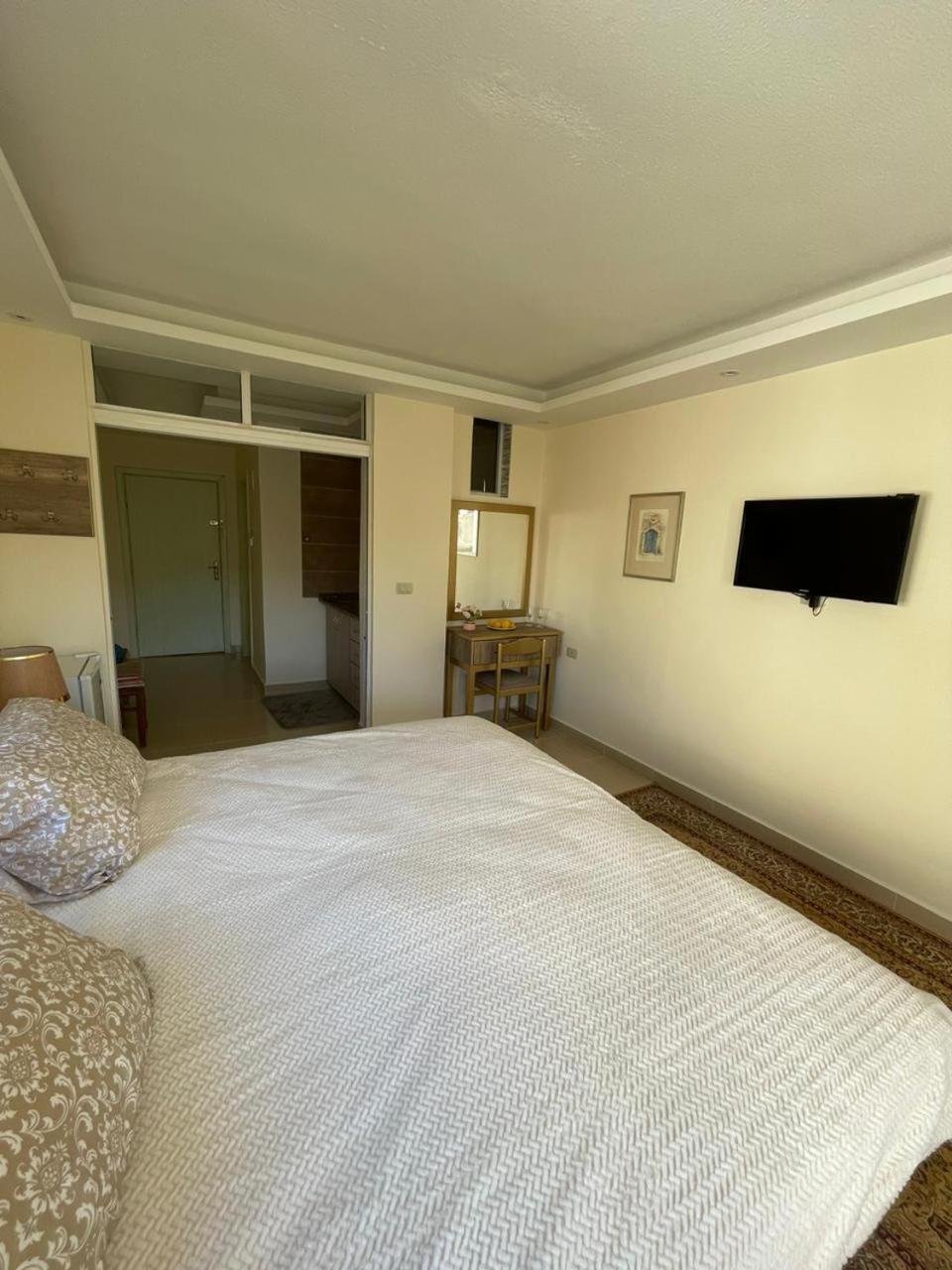 Classy Hostel Madaba Esterno foto